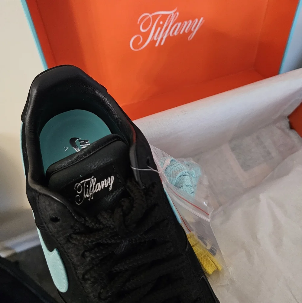 ****SOLD**** Tiffany Nike Air Force One - Picture 3 of 6